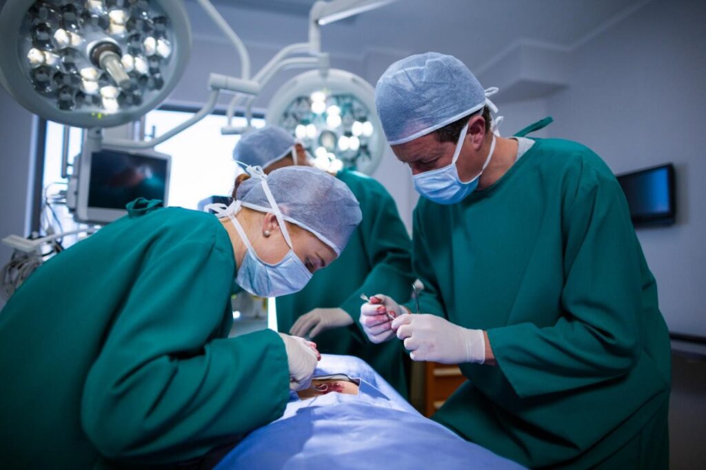 The Pros And Cons Of Minimally Invasive Spine Surgery And Traditional Spine Surgery The Health