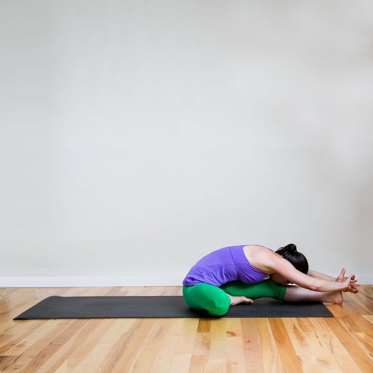 8 Stretches To Instantly Open Tight Hips And Improve Overall ...